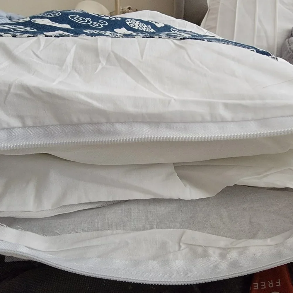 Royal Wise Kitty Faces Pocket Nest Pet Bed